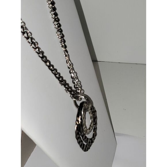 A Women's Necklace Chunky Hammered Metal Brutalist Power Statement Silver Tone - Picture 8 of 8